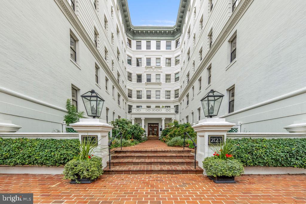 2123 CALIFORNIA STREET NW Unit: F1