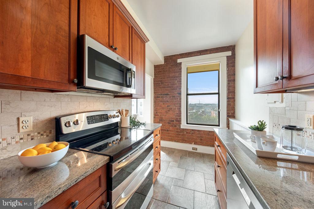 2123 CALIFORNIA STREET NW Unit: F1