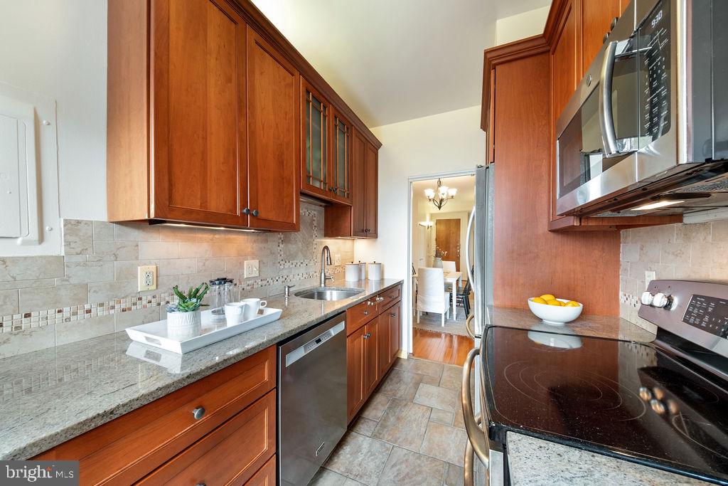 2123 CALIFORNIA STREET NW Unit: F1