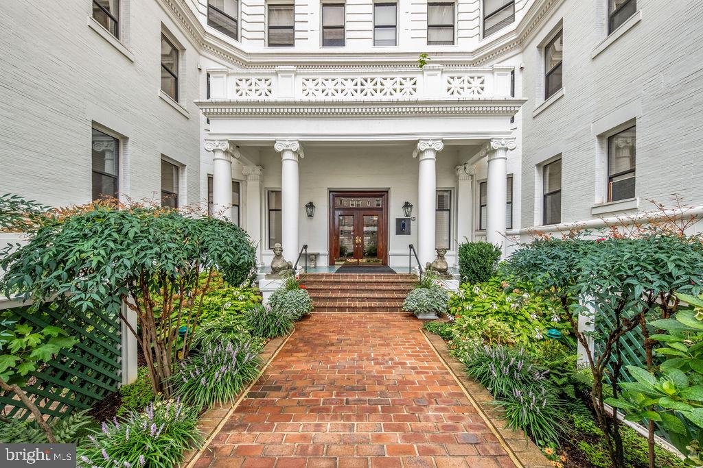 2123 CALIFORNIA STREET NW Unit: F1