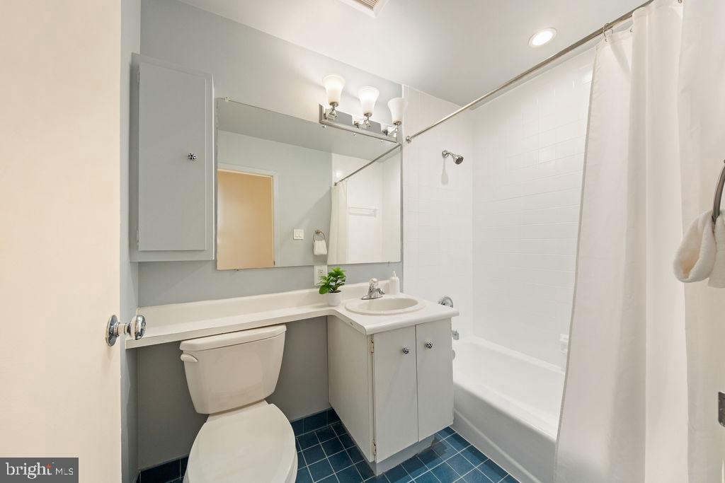2123 CALIFORNIA STREET NW Unit: F1