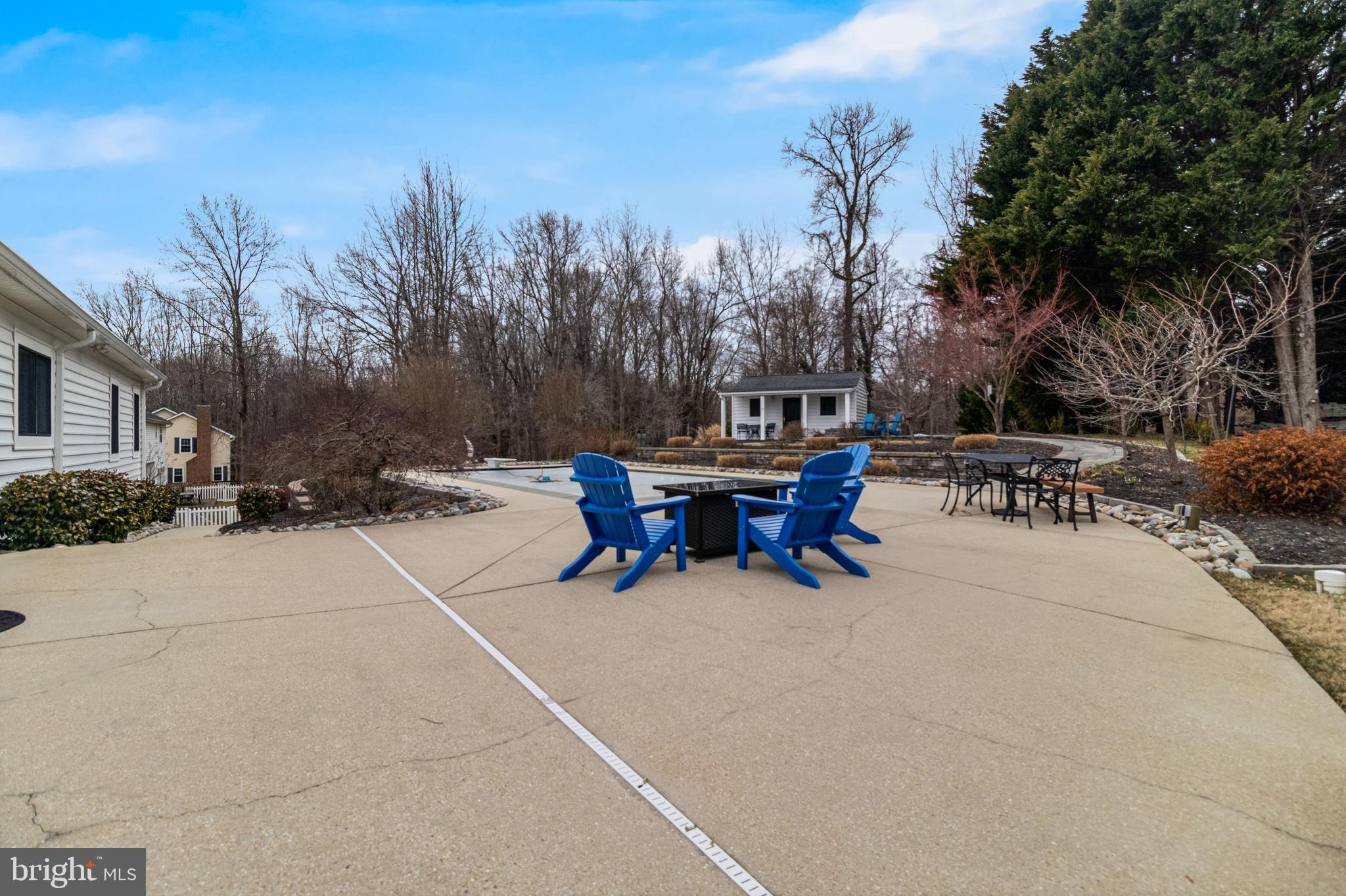 4045 WEEPING WILLOW LANE