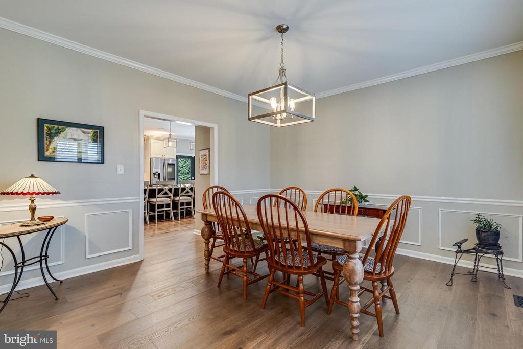 4045 WEEPING WILLOW LANE