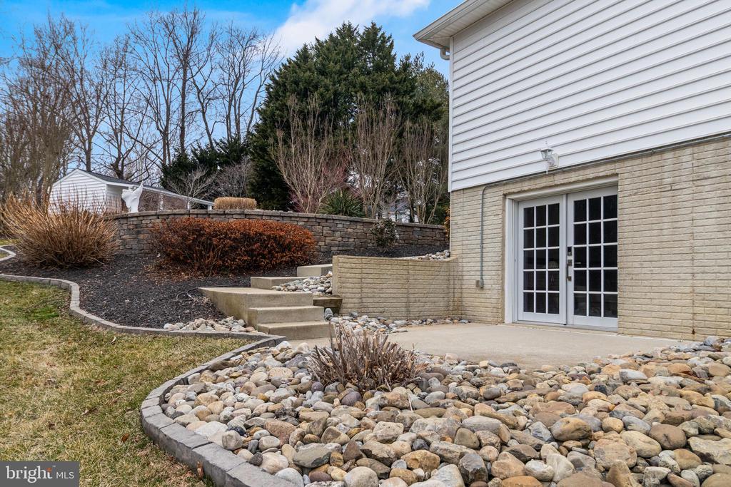 4045 WEEPING WILLOW LANE