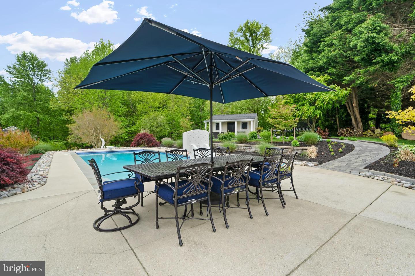 4045 WEEPING WILLOW LANE