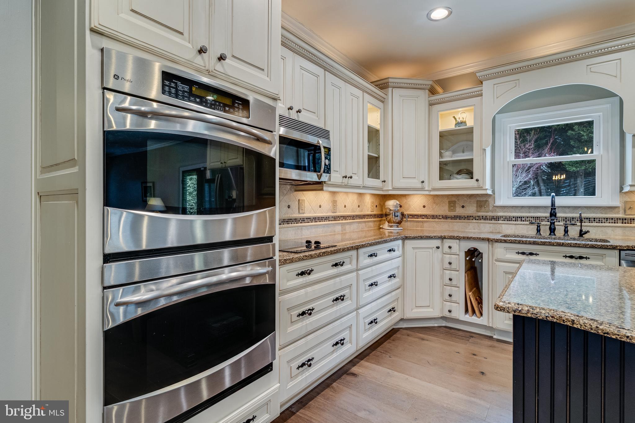 4045 WEEPING WILLOW LANE