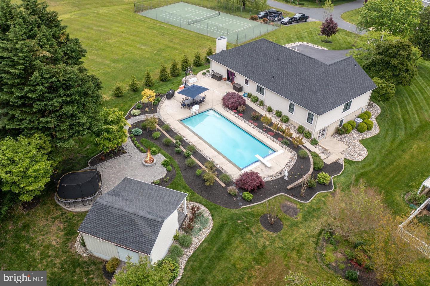 4045 WEEPING WILLOW LANE