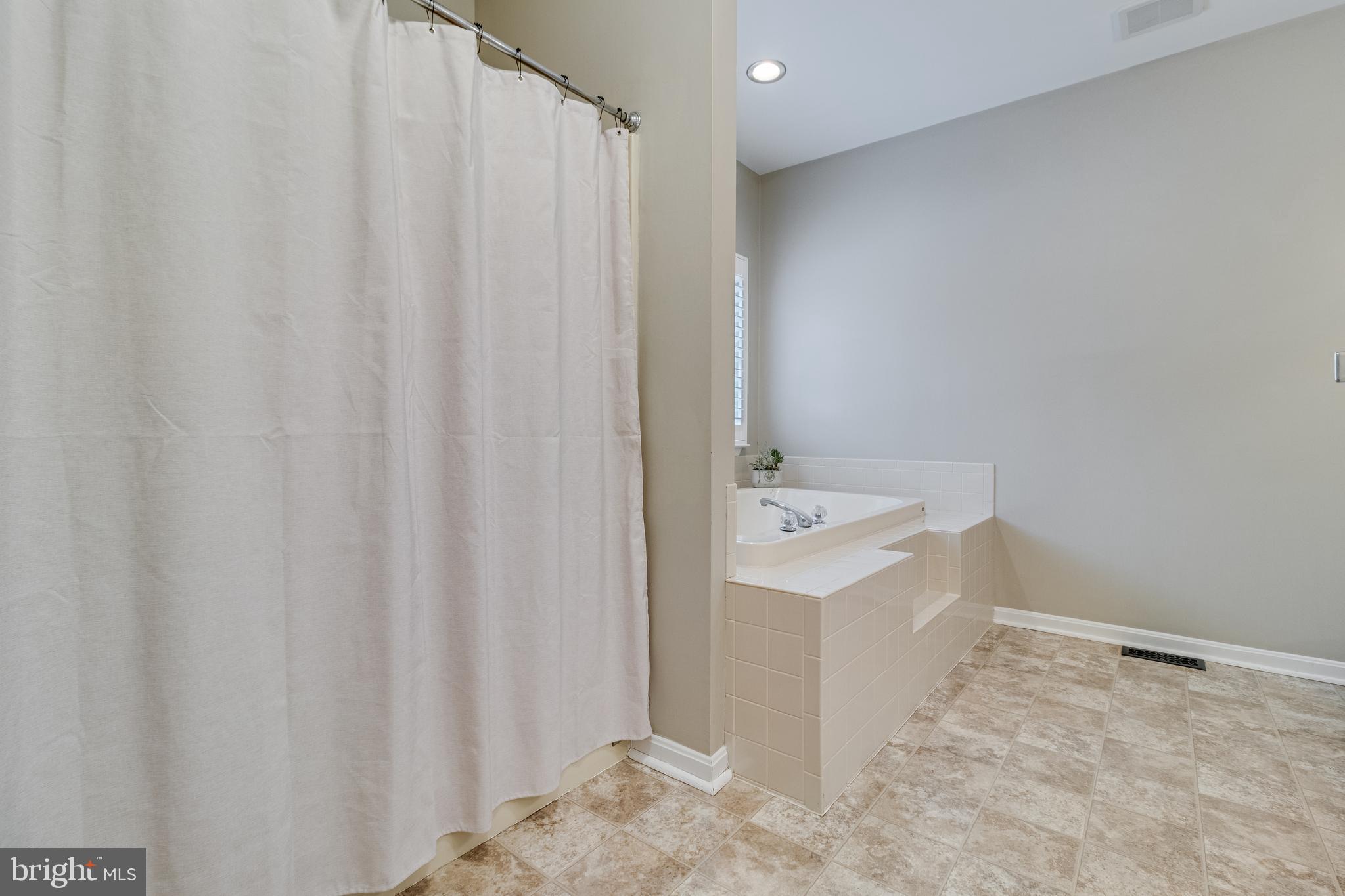 4045 WEEPING WILLOW LANE