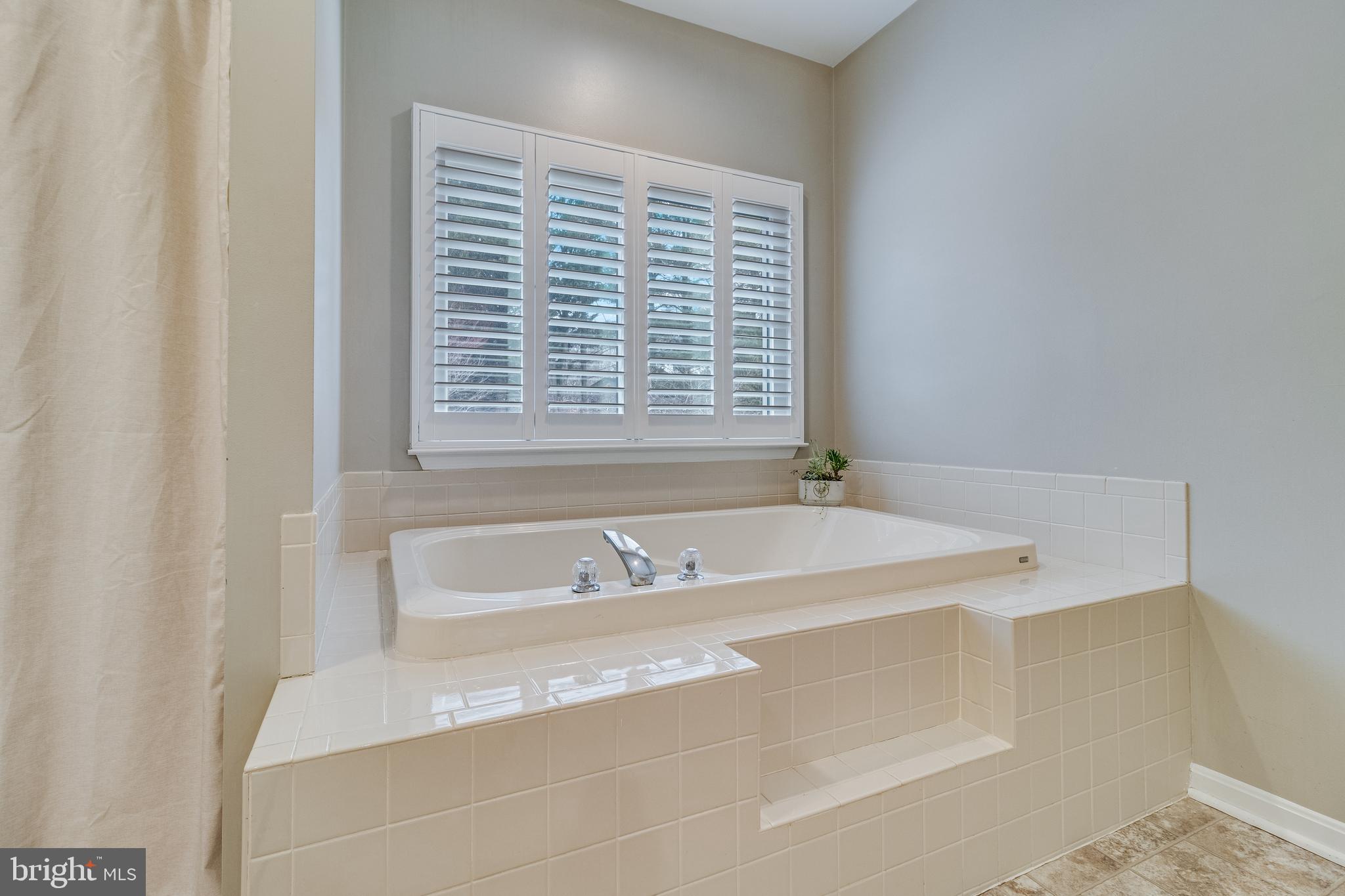 4045 WEEPING WILLOW LANE