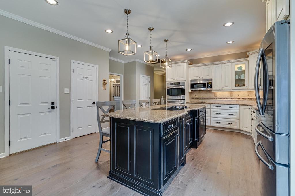 4045 WEEPING WILLOW LANE