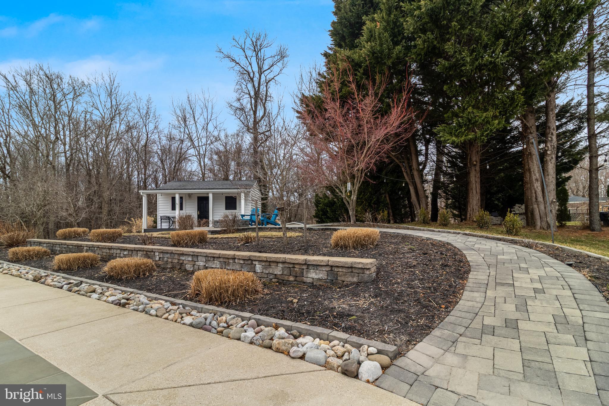 4045 WEEPING WILLOW LANE