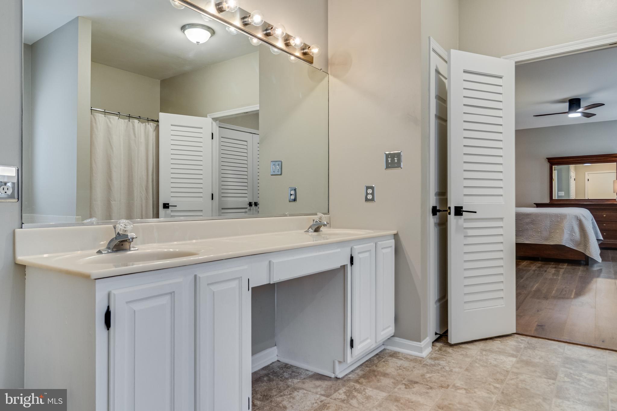 4045 WEEPING WILLOW LANE