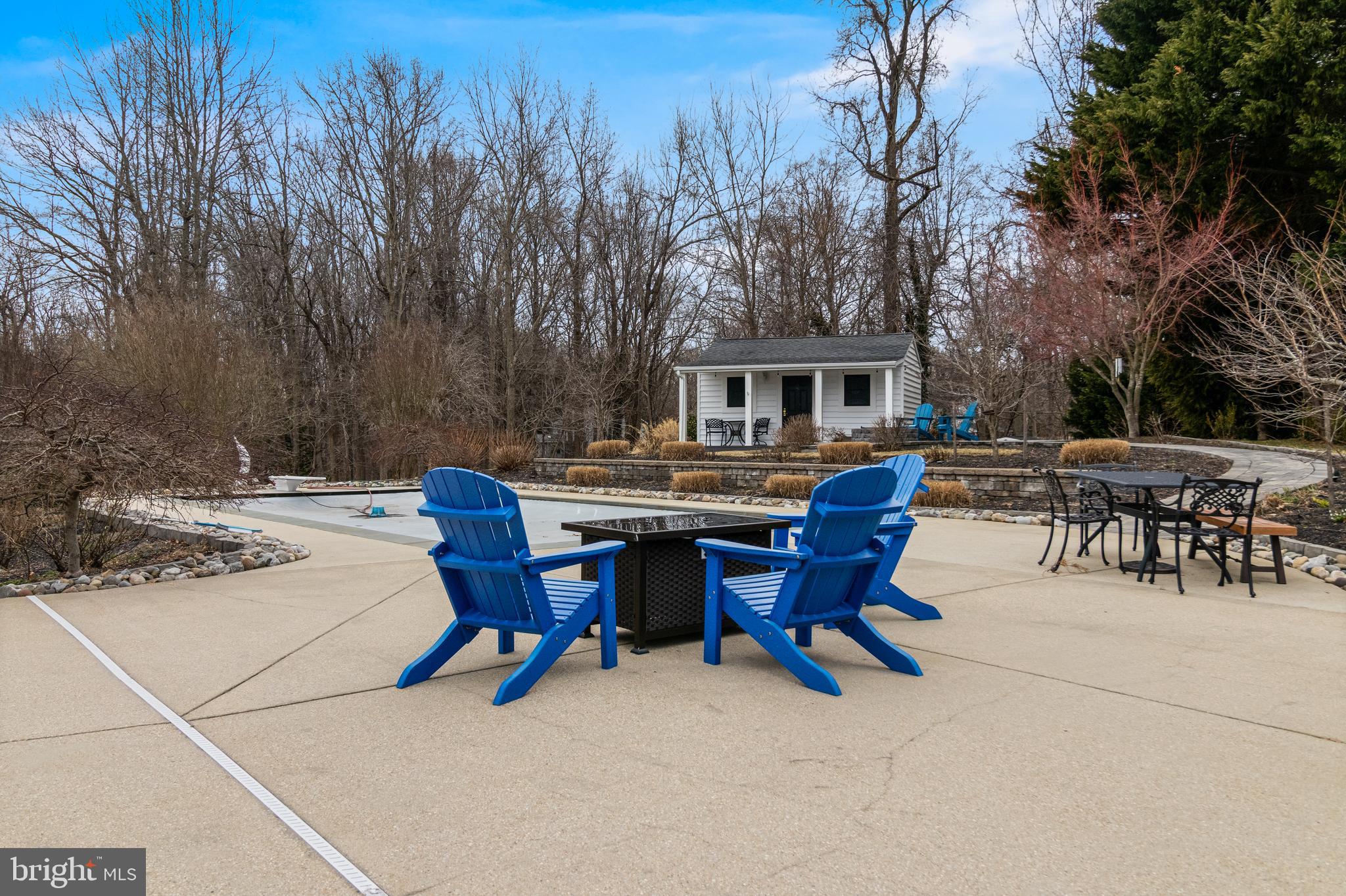 4045 WEEPING WILLOW LANE