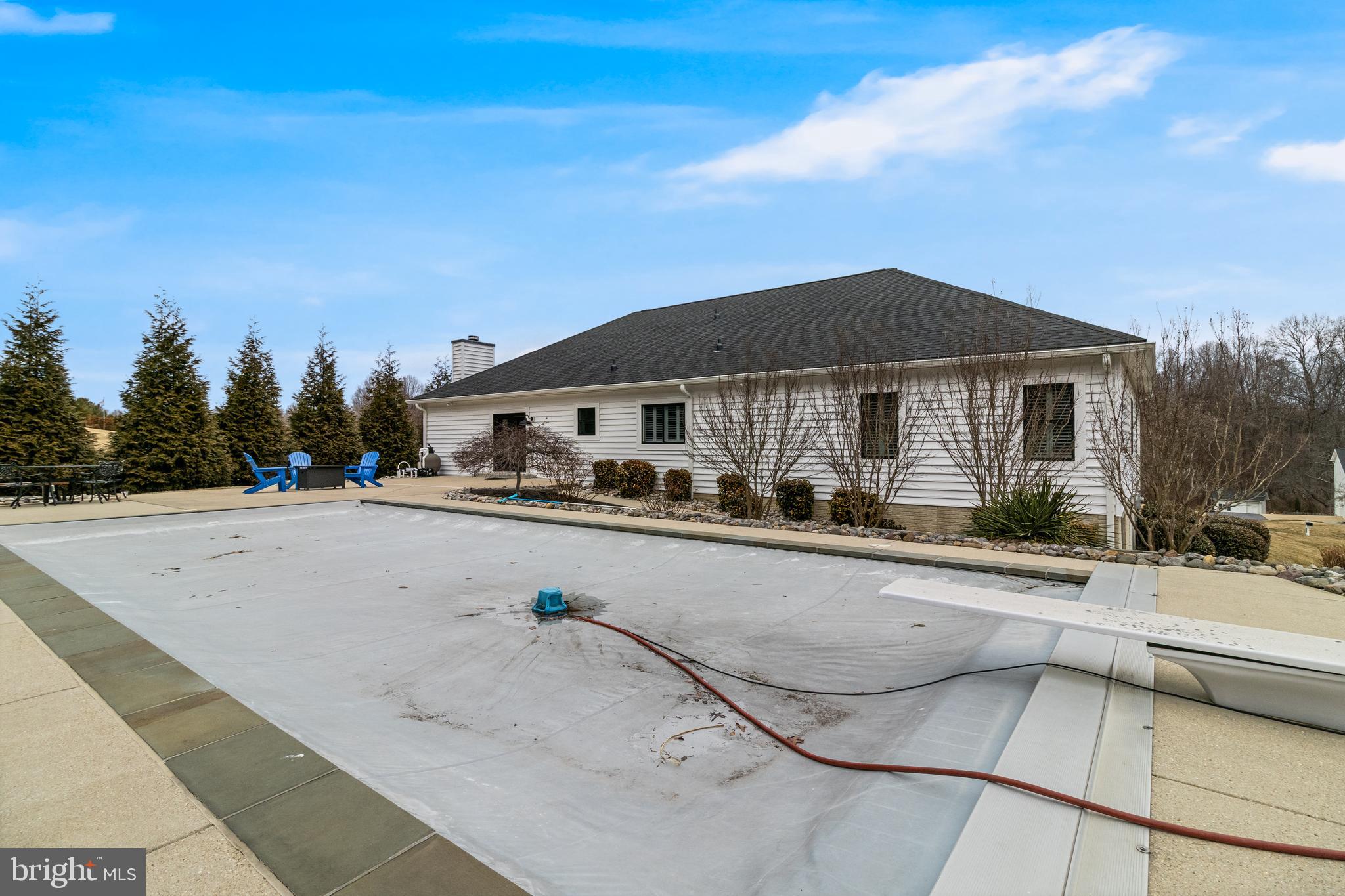 4045 WEEPING WILLOW LANE