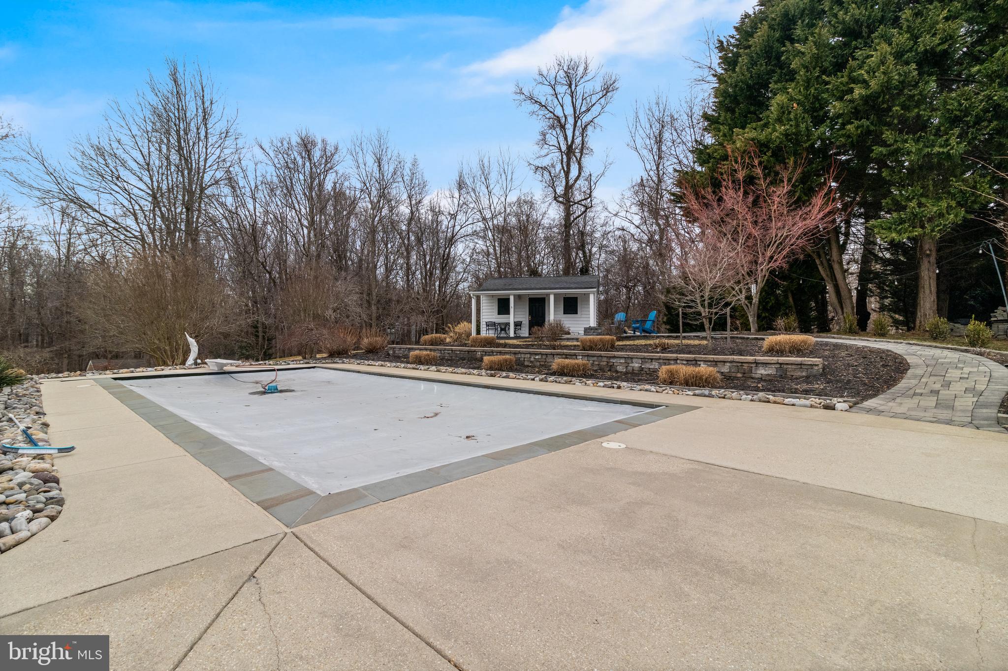 4045 WEEPING WILLOW LANE