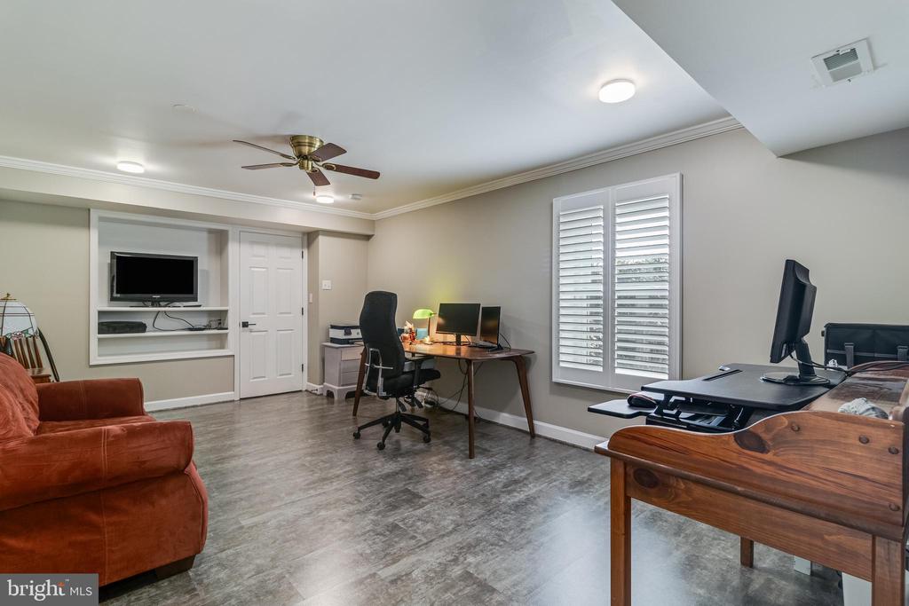 4045 WEEPING WILLOW LANE