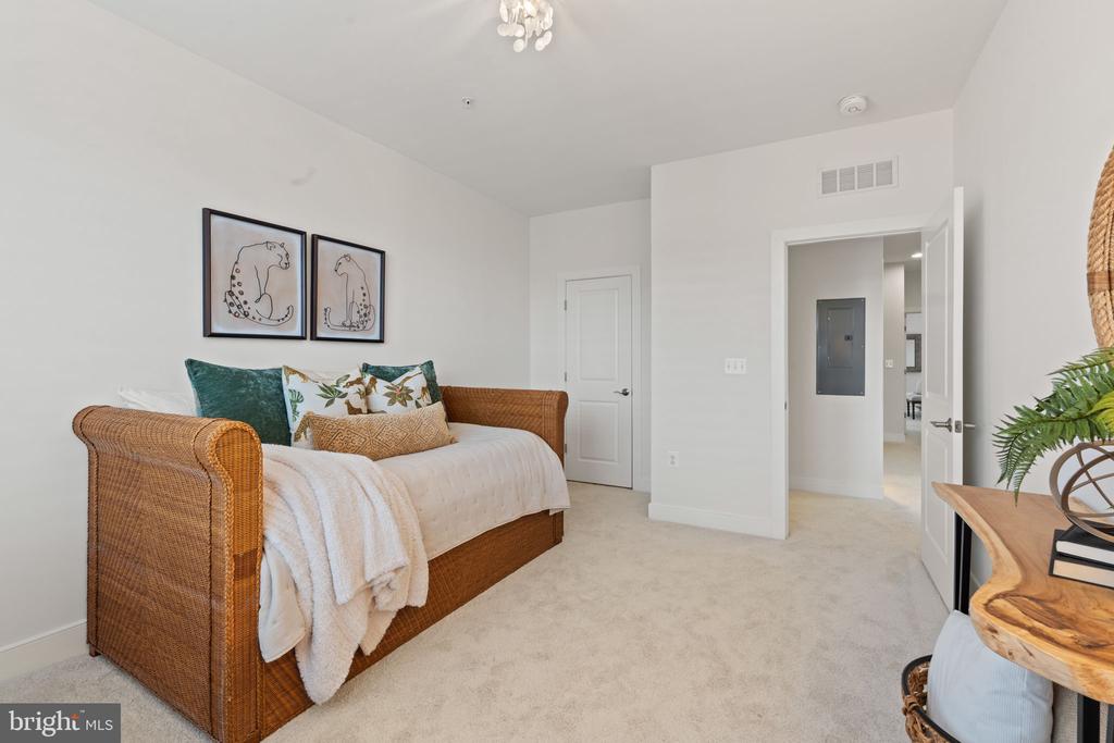 2012 Potomac Ave #102