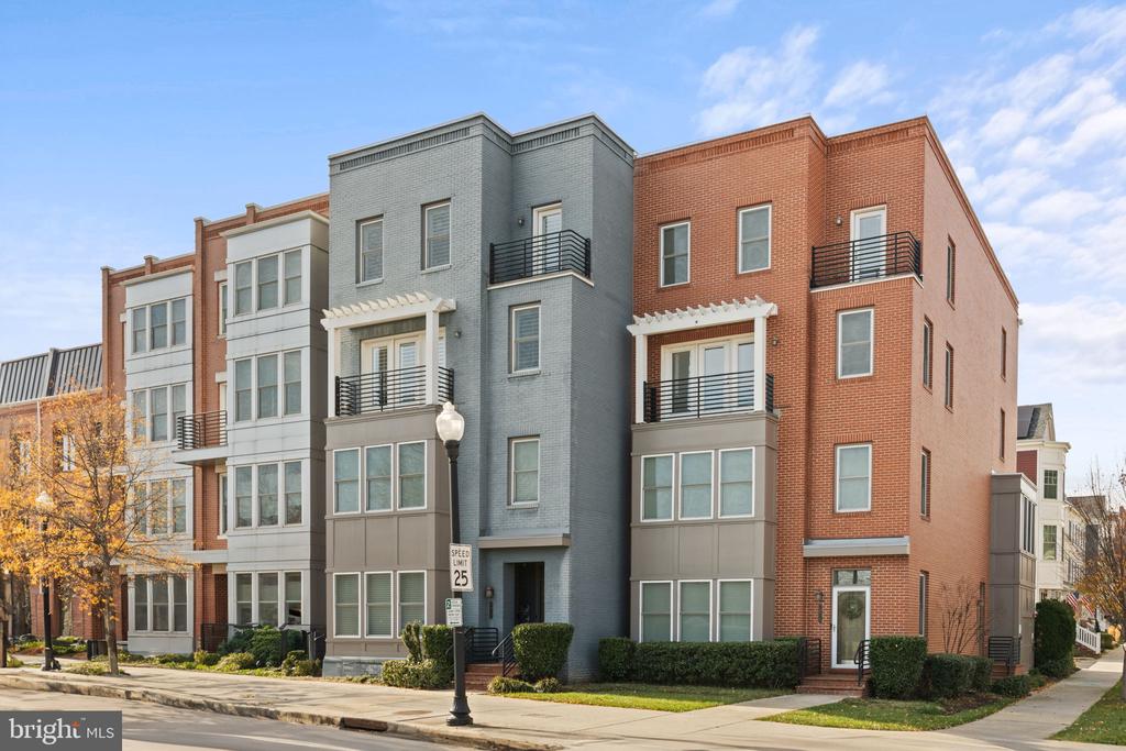 2012 Potomac Ave #102