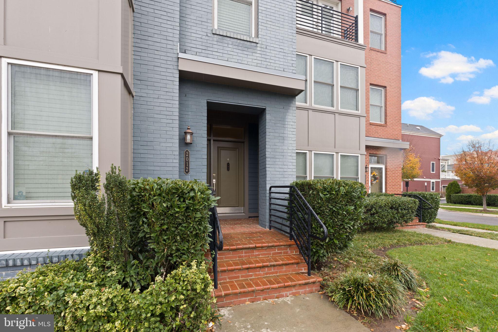 2012 Potomac Ave #102