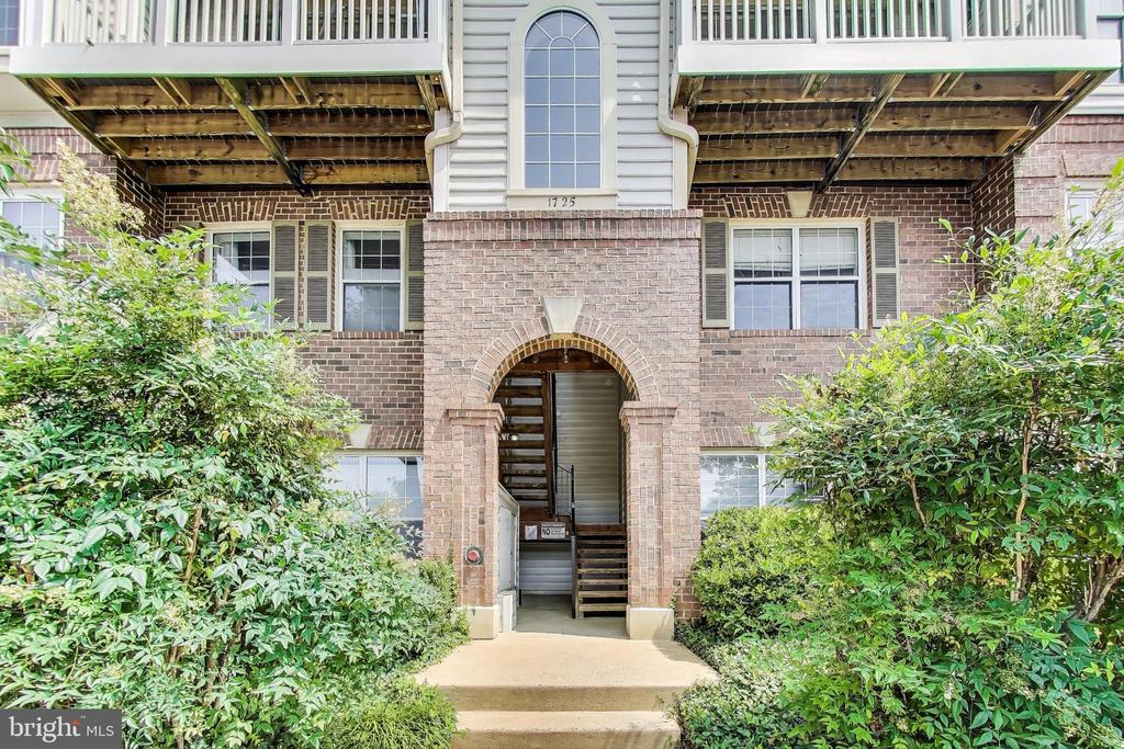 1725 Braddock Pl #304