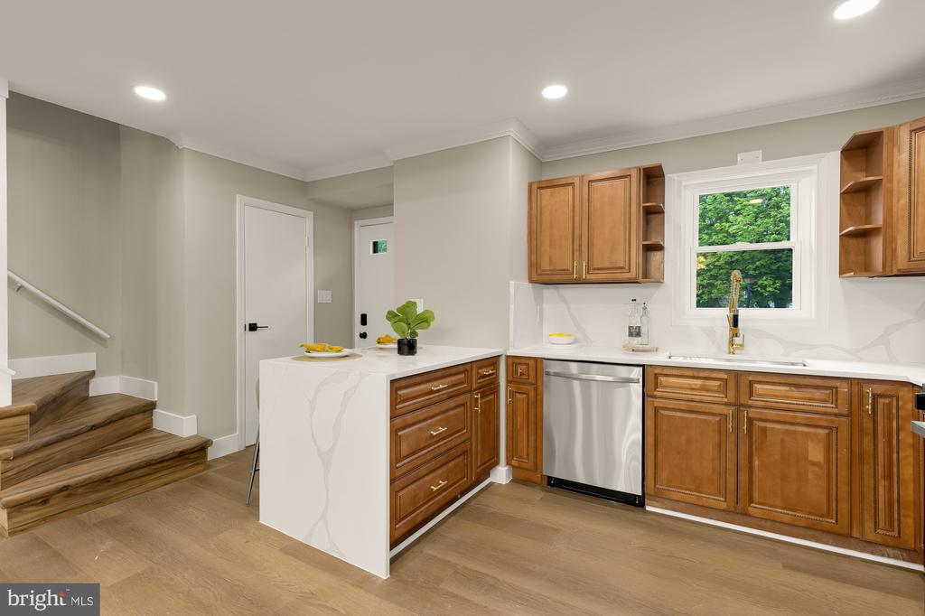 4555 METRO COURT