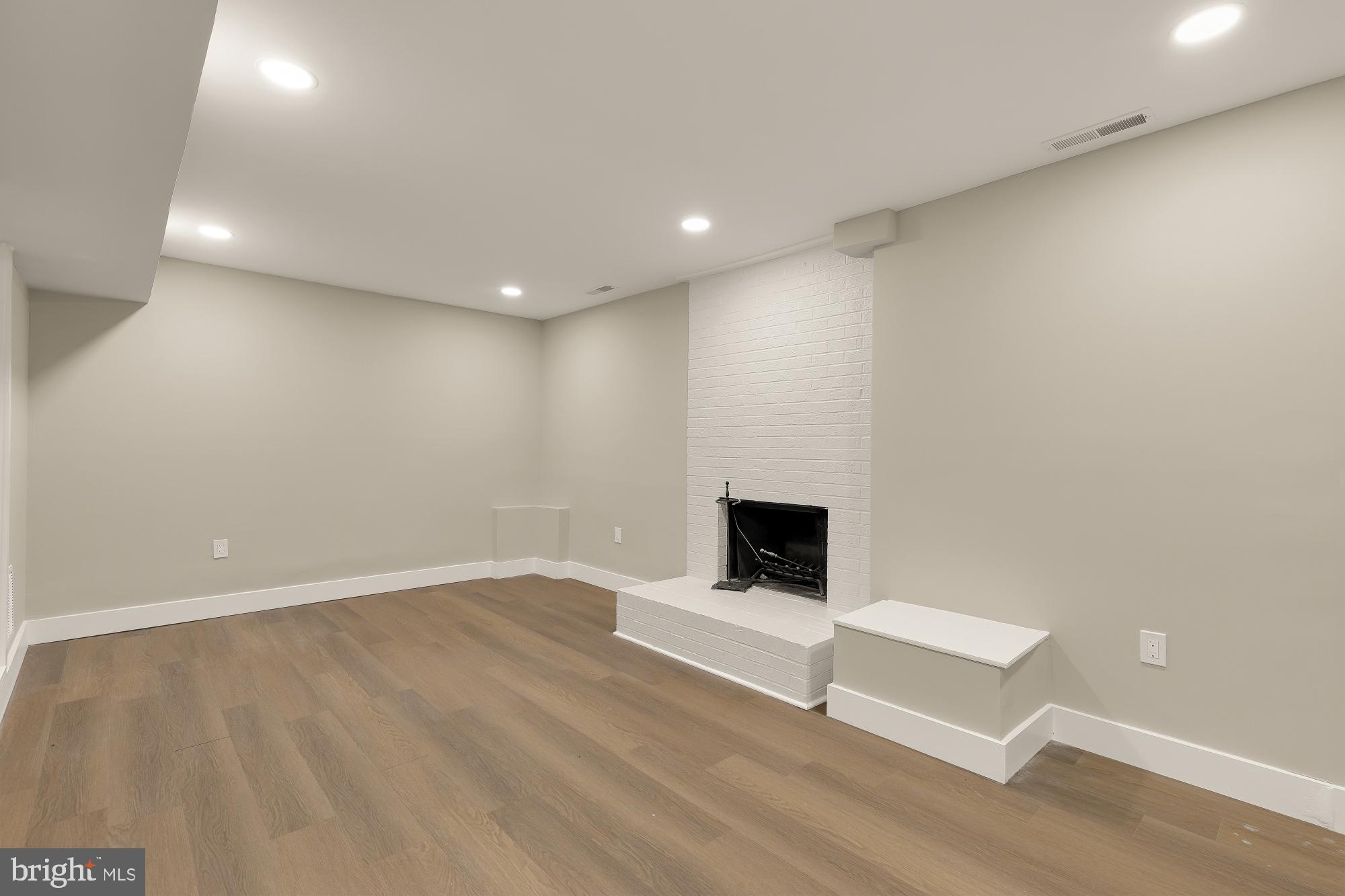 4555 METRO COURT