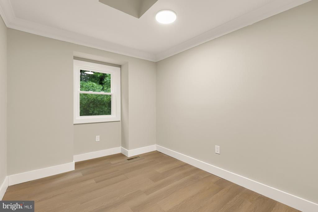 4555 METRO COURT