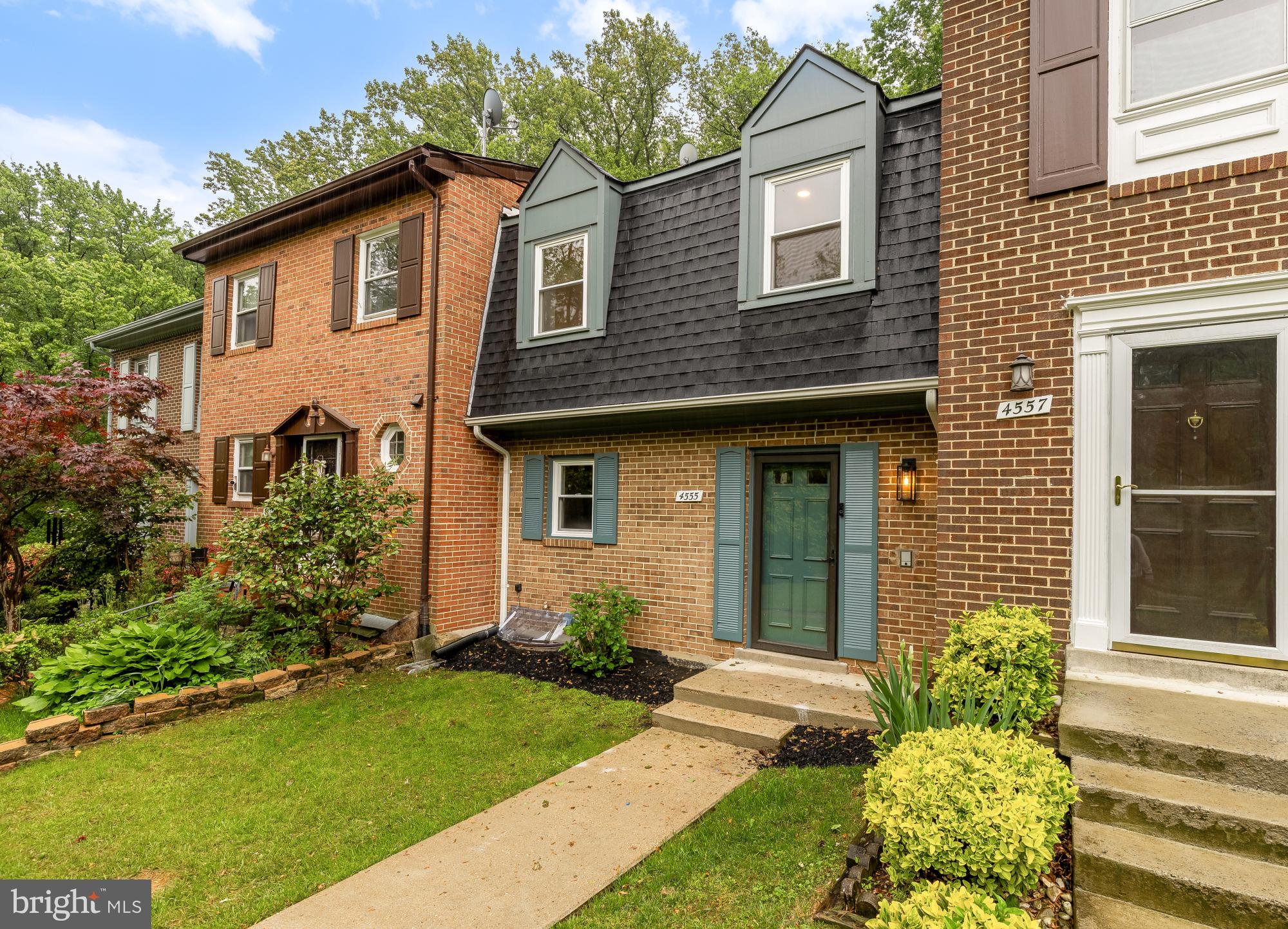 4555 METRO COURT