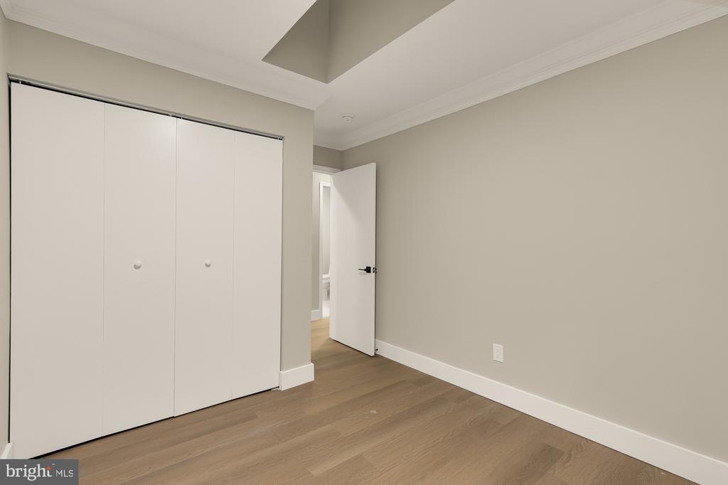 4555 METRO COURT