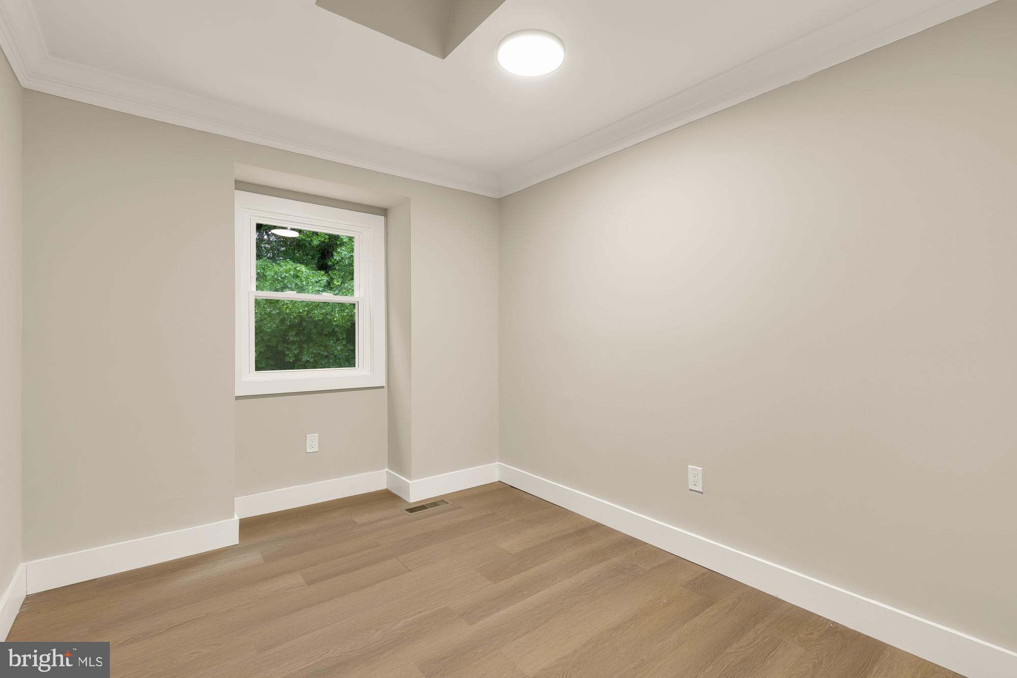 4555 METRO COURT