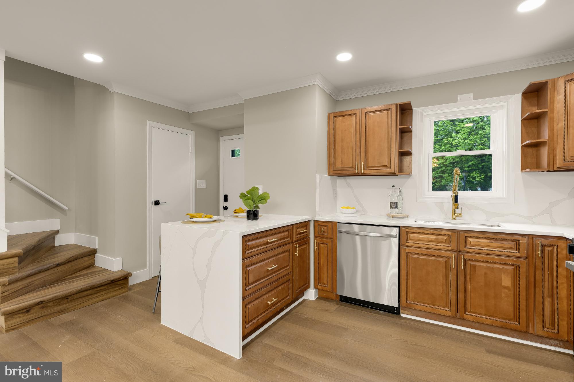 4555 METRO COURT