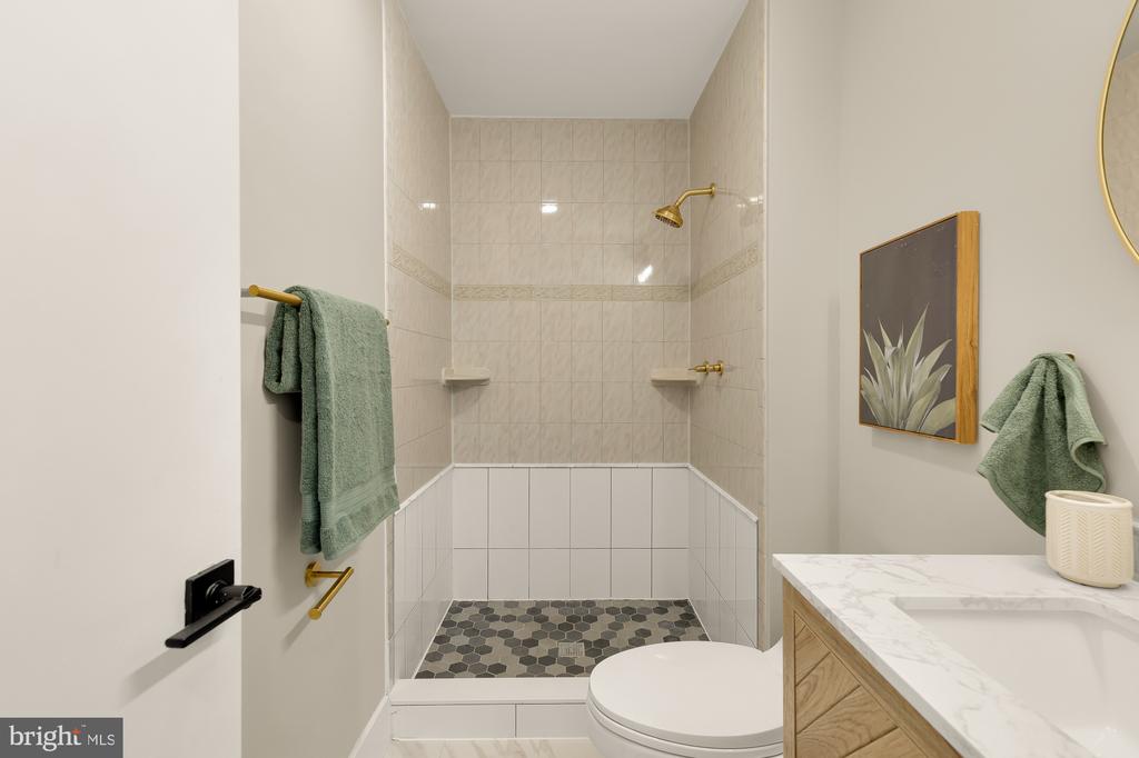 4555 METRO COURT