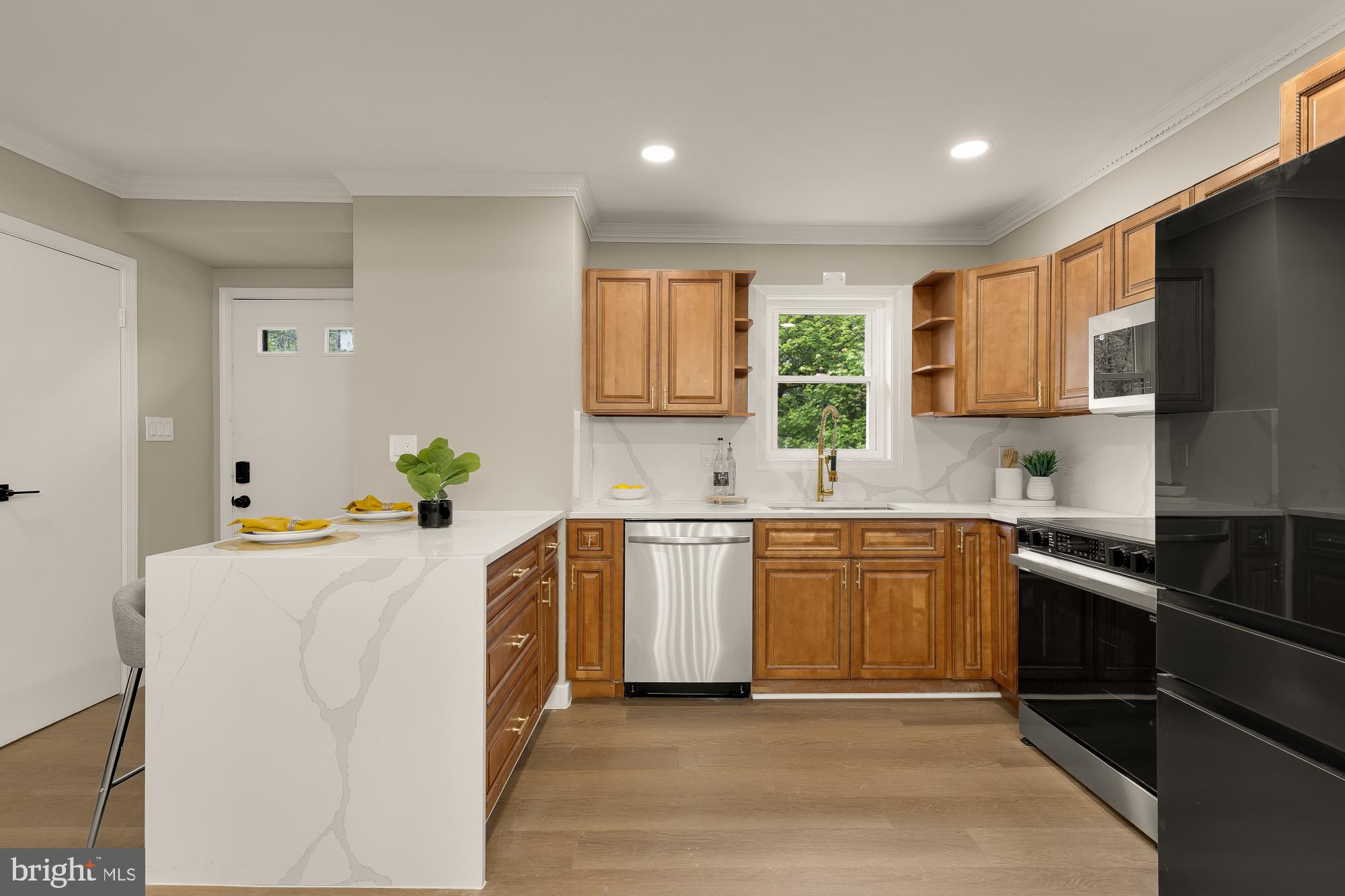 4555 METRO COURT