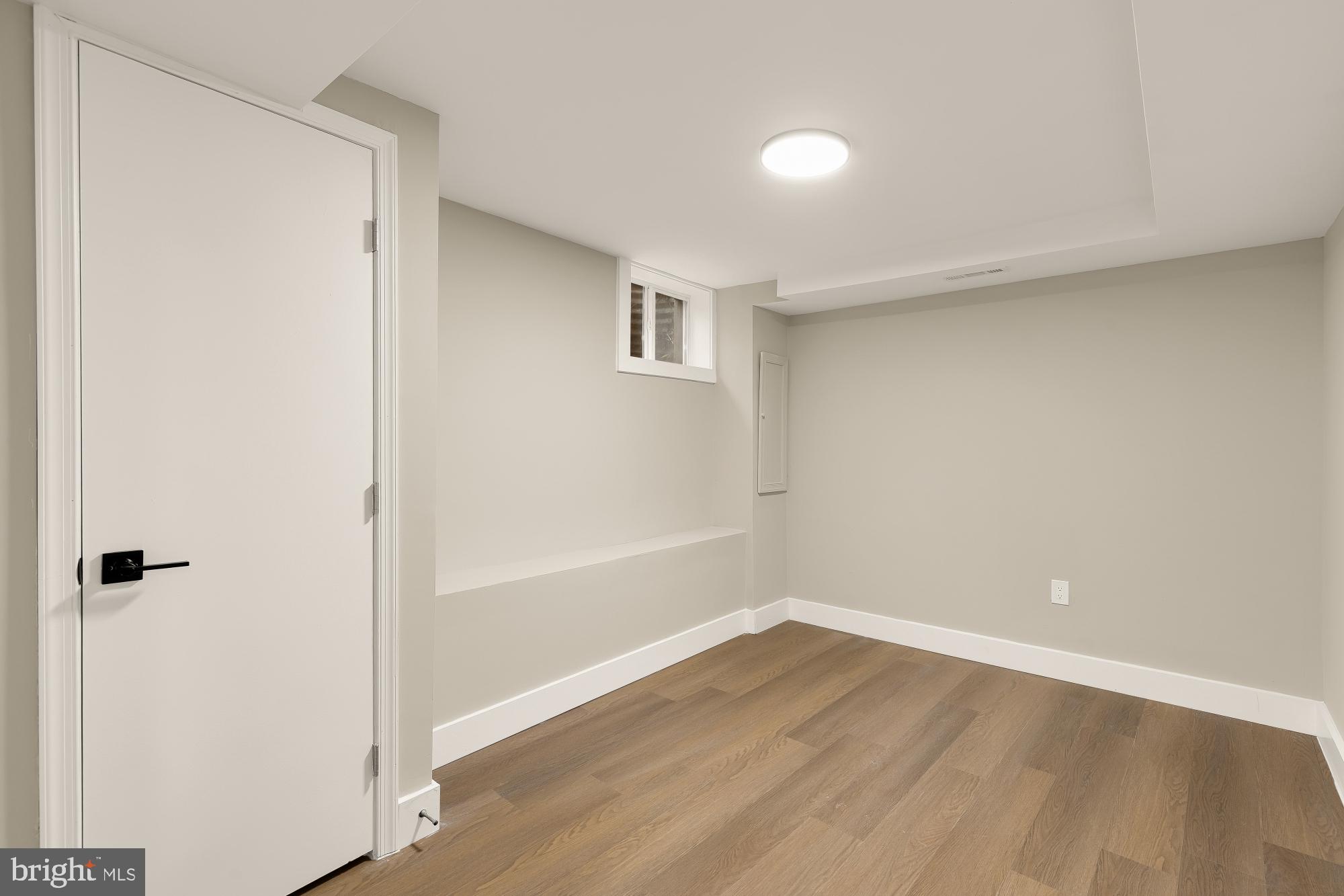 4555 METRO COURT