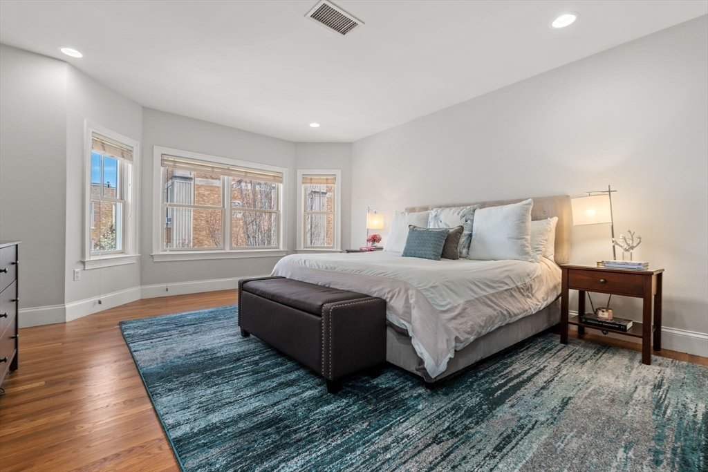 509 Centre St # 8