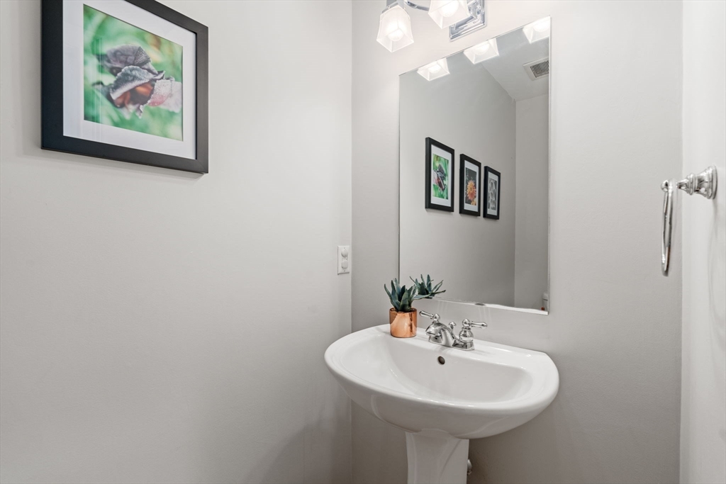 509 Centre St # 8
