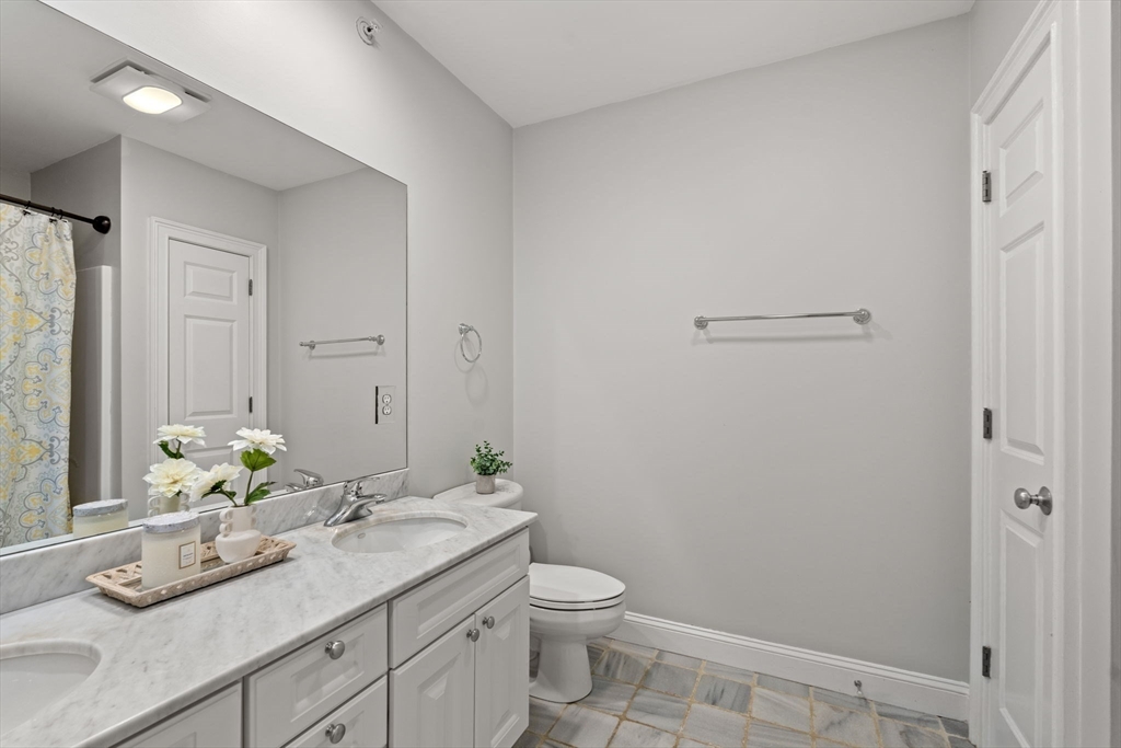 509 Centre St # 8