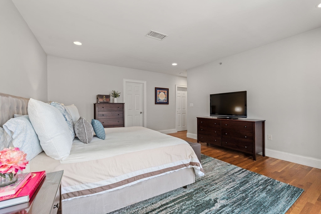 509 Centre St # 8