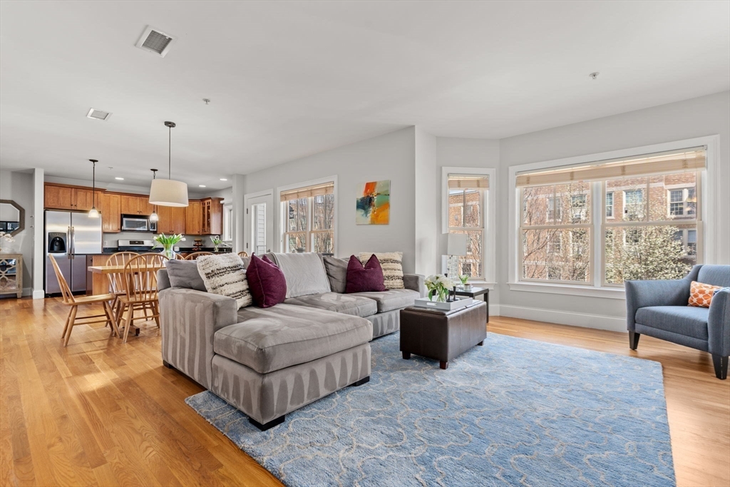 509 Centre St # 8