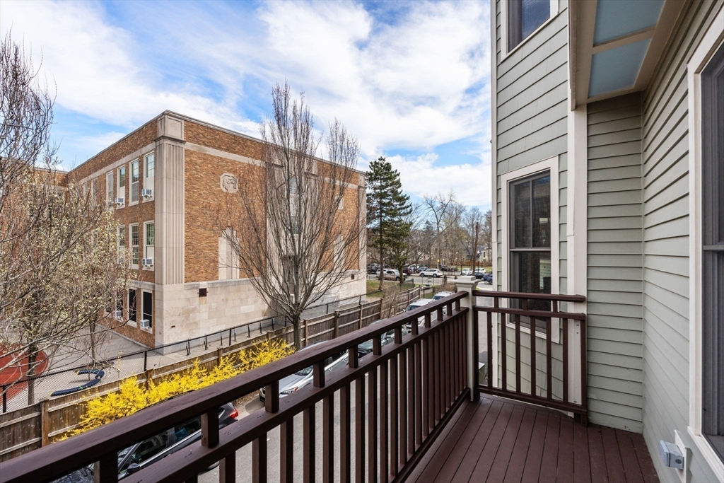 509 Centre St # 8