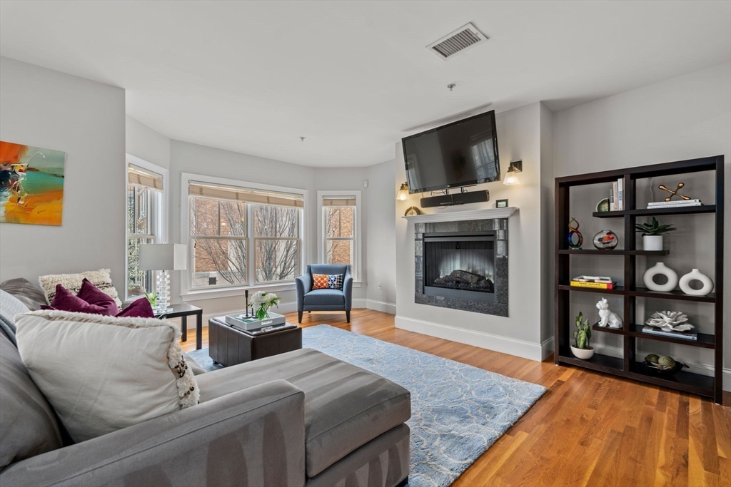 509 Centre St # 8