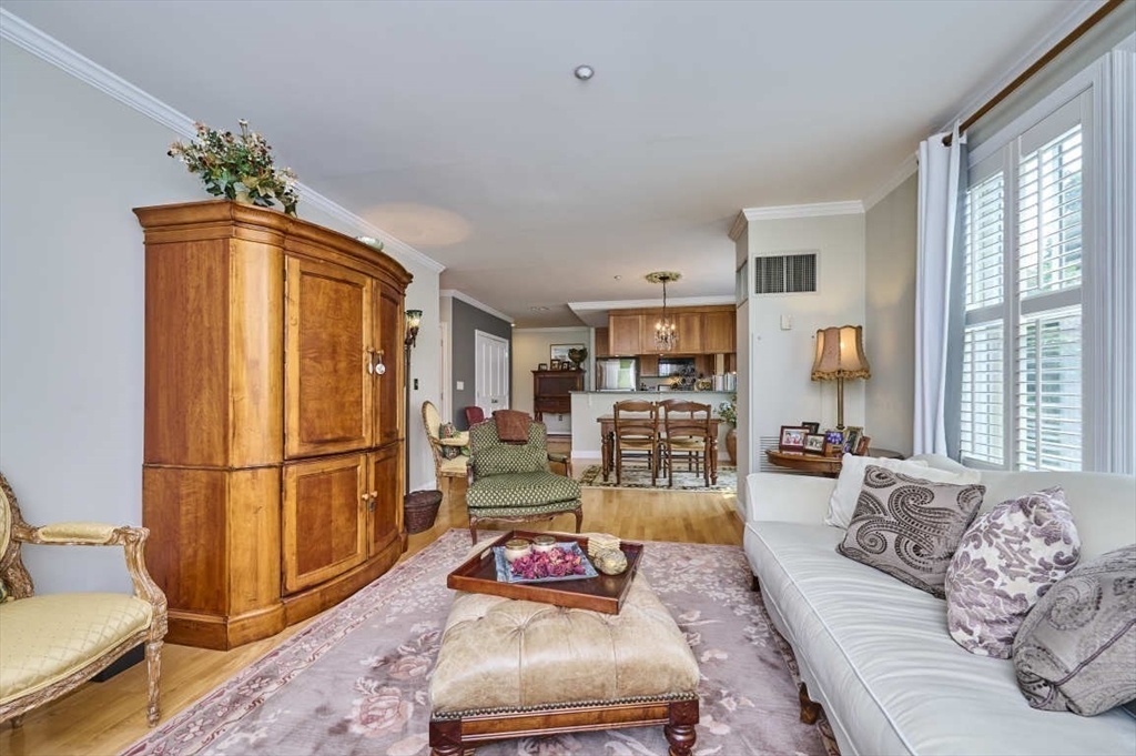 2 Saint Paul St. # 313