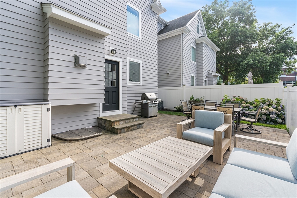 638 Webster St # 638