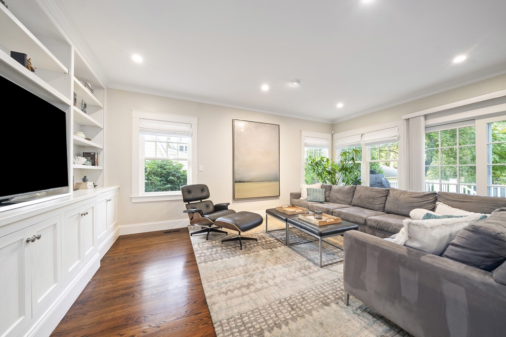 34 Larchmont Avenue