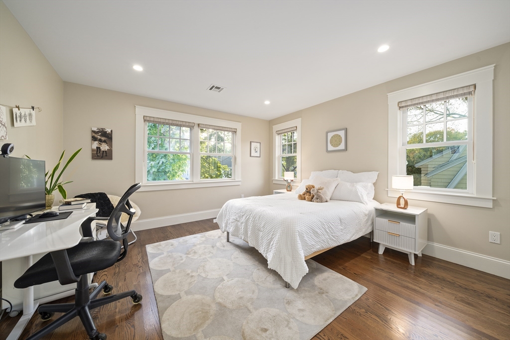 34 Larchmont Avenue