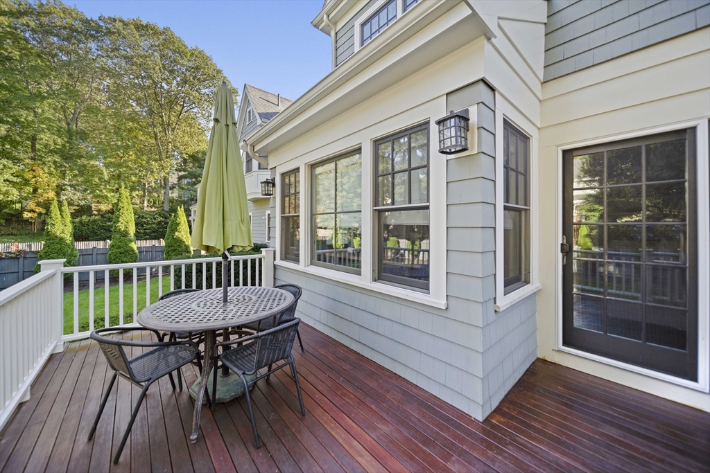 34 Larchmont Avenue
