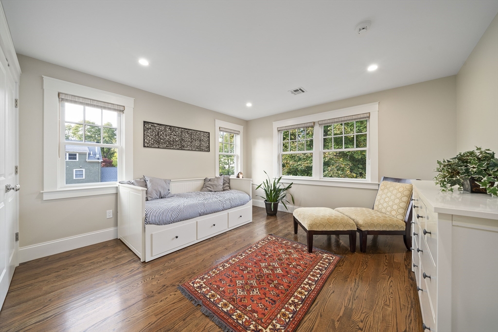 34 Larchmont Avenue