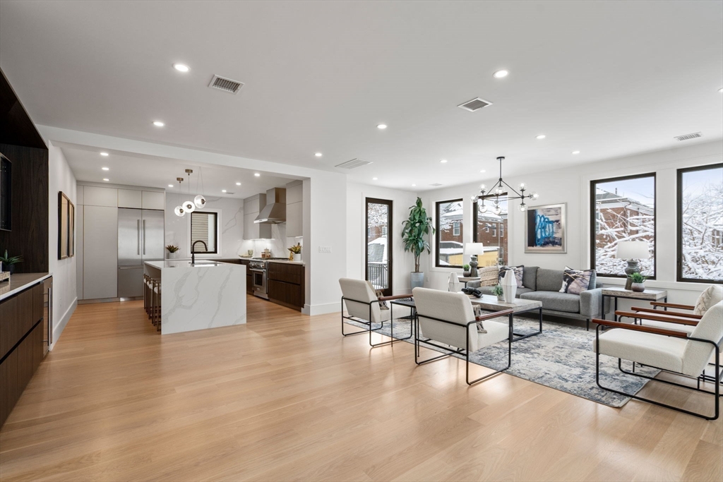 116 Thorndike St # 2B