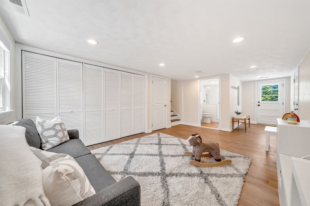 72 Oakcrest Rd