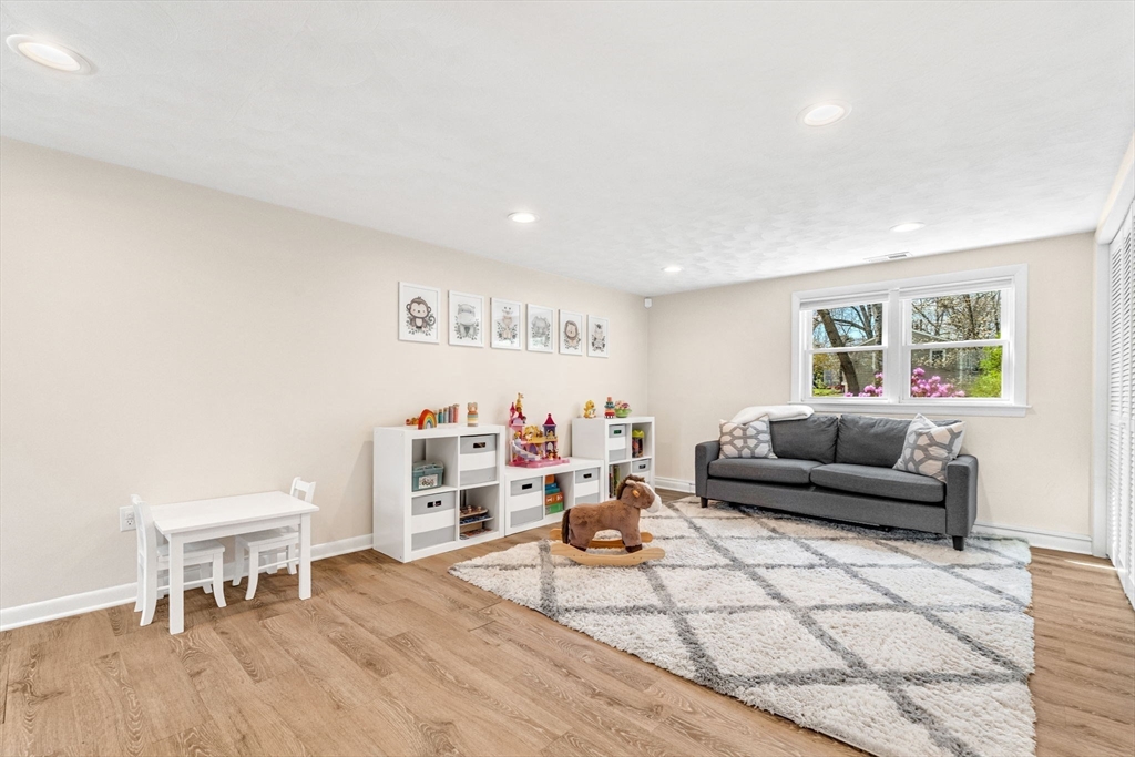 72 Oakcrest Rd